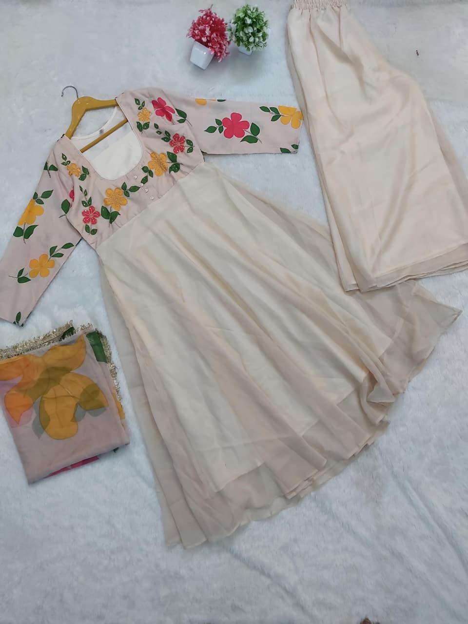 Ivory Blossom Grace Anarkali Suit β¨πΈ(RRRD34)
