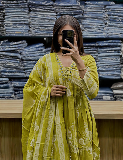 Elegant Floral Printed Kurta with Dupatta for Women(SWSK40)