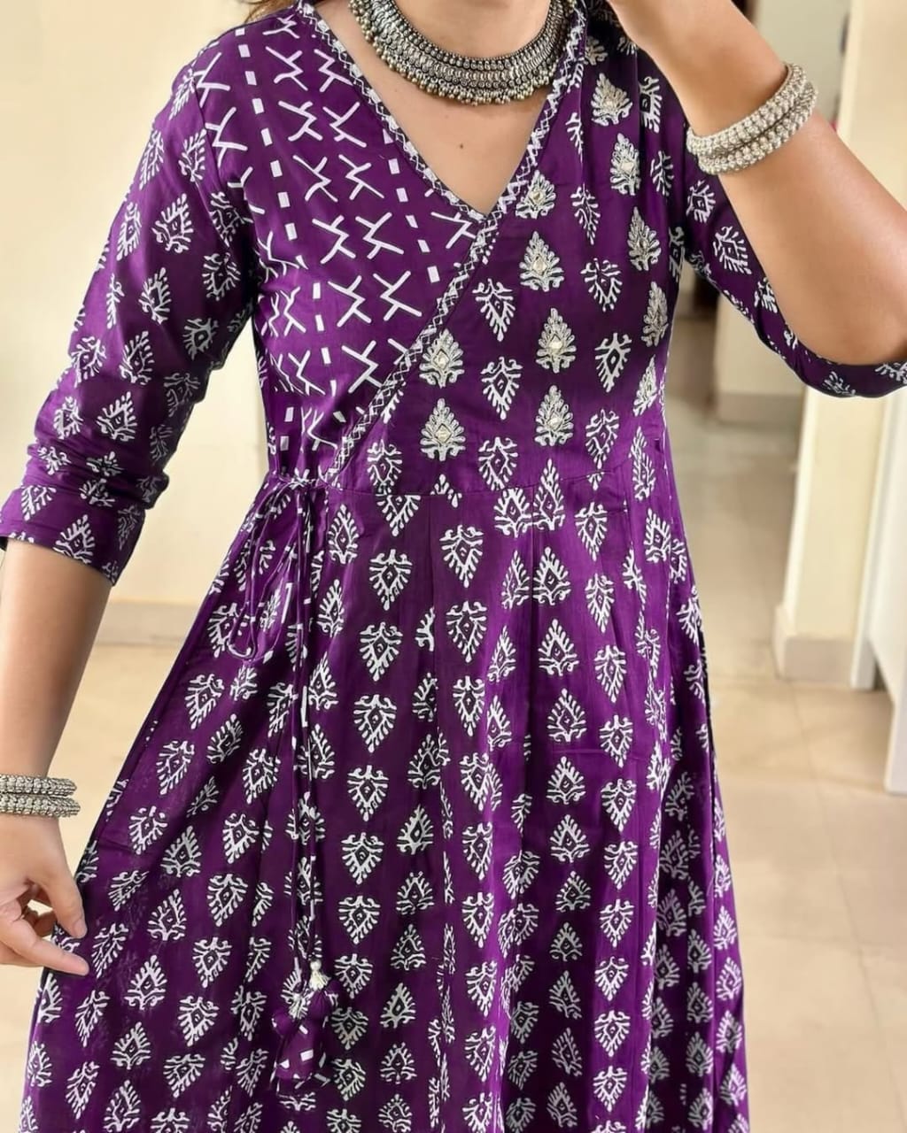 Look straight out of a dreamy movie set as  you turn around and walk in this Angrakha suit ! The perfect of traditional wear (SWSK25)