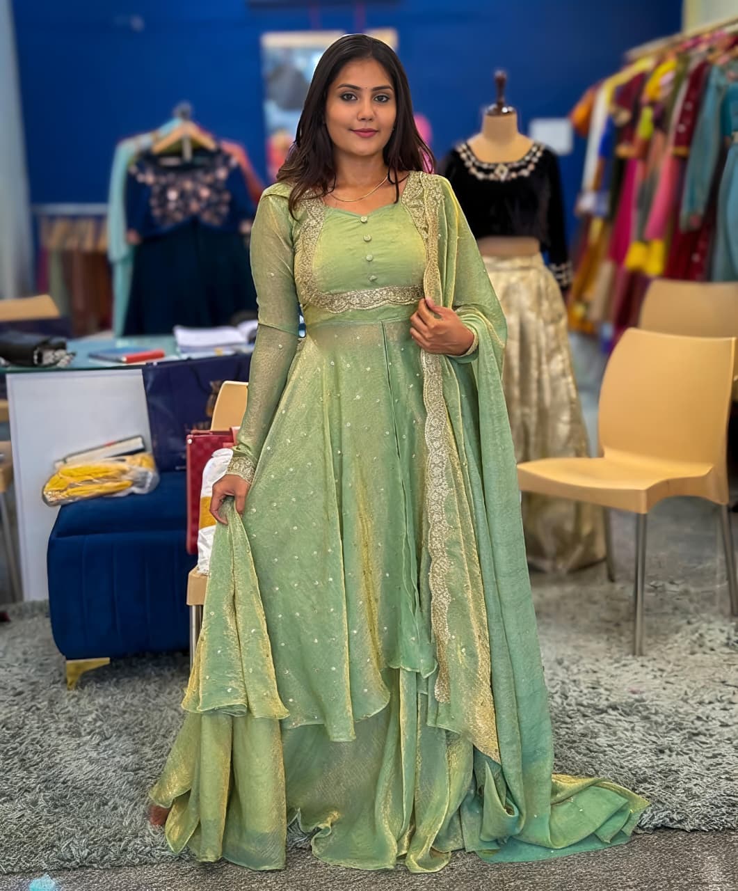 Tradition Meets Modern Grace in This Stunning Ethnic Ensemble (RRRD31)